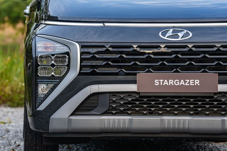 Hyundai Stargazer 2025: Thiết kế hiện đại, nội thất rộng rãi và giá niêm yết từ 489 triệu đồng 3 Mặt trước Hyundai Stargazer X