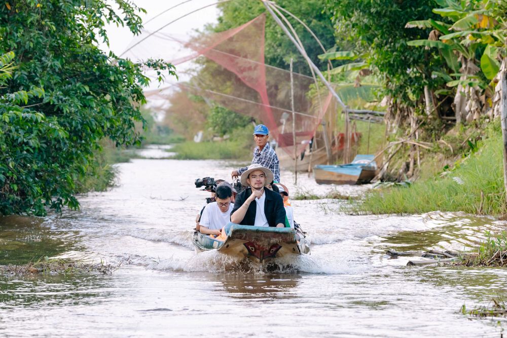 Điểm đầu tiên đoàn khám phá là Rừng U Minh Hạ. Việc di chuyển hơn 2 giờ từ sân bay về Rừng U Minh Hạ bằng chiếc Santa Fe thế hệ mới là khá nhàn hạ.