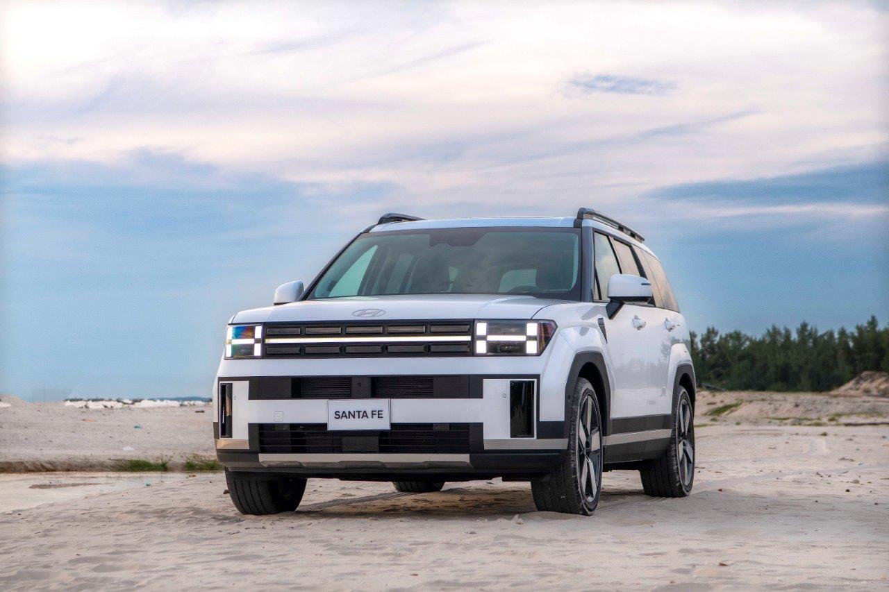 Santa Fe 2025 và cuộc đua phân khúc D-SUV – Liệu có đủ sức thống lĩnh đô thị? 2 Hyundai Santa Fe