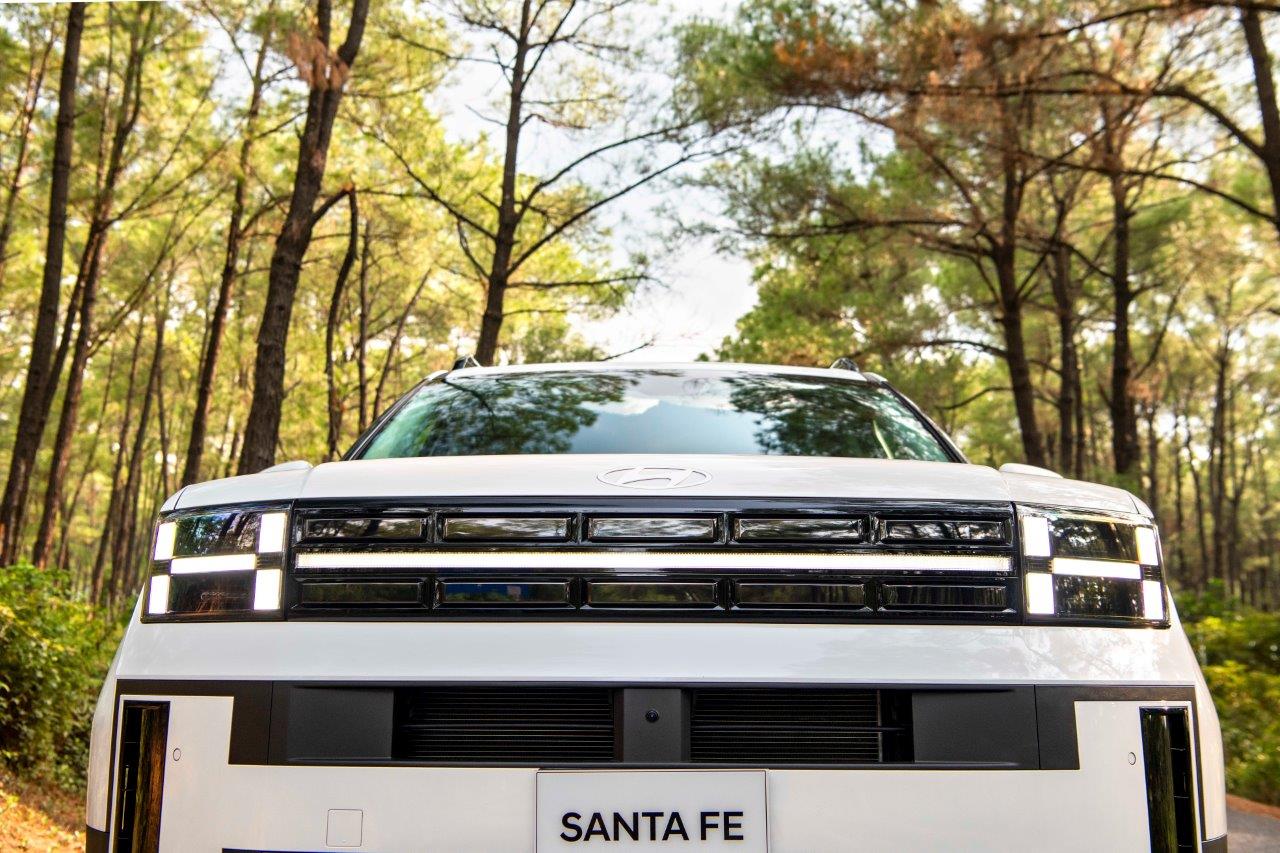 Santa Fe 2025 và cuộc đua phân khúc D-SUV – Liệu có đủ sức thống lĩnh đô thị? 4 Lưới tản nhiệt thông minh