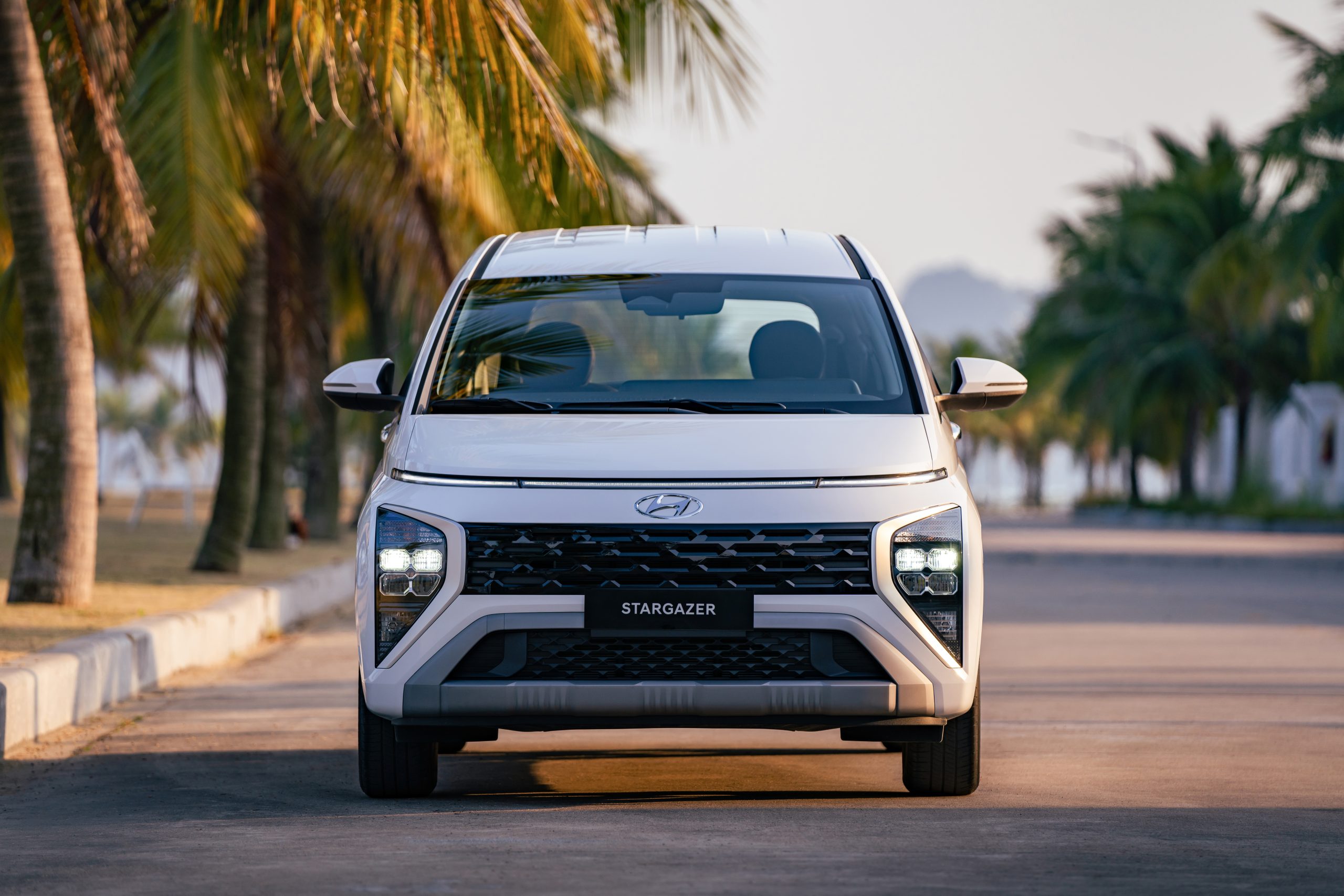 Hyundai Stargazer X 2025 - Đánh giá chi tiết mẫu MPV đáng mua nhất phân khúc 5 Mặt bên Hyundai Stargazer X