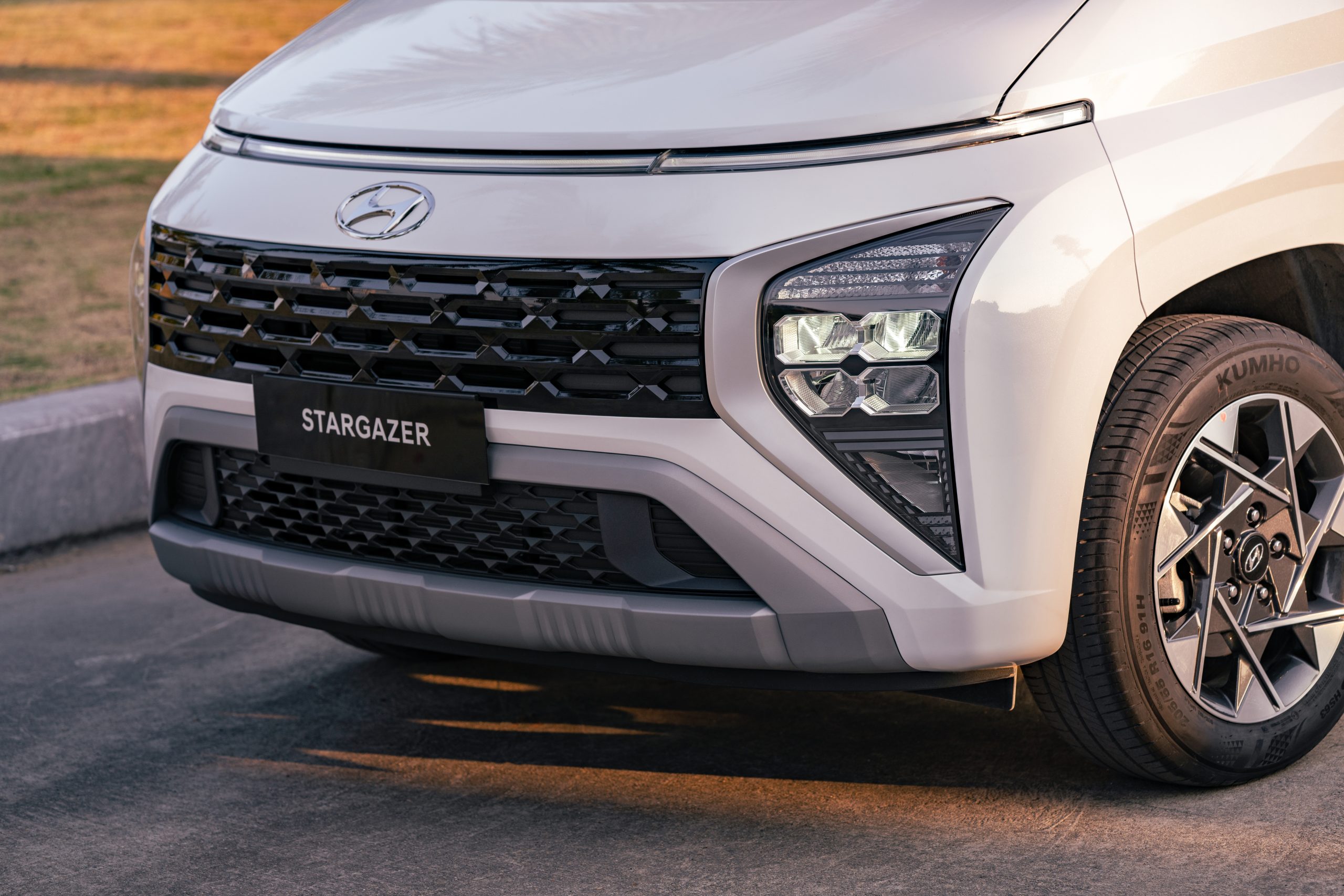 Hyundai Stargazer – Chiếc MPV “ngon” bị đặt sai vị trí trên thị trường Việt 3 Mặt trước Hyundai Stargazer