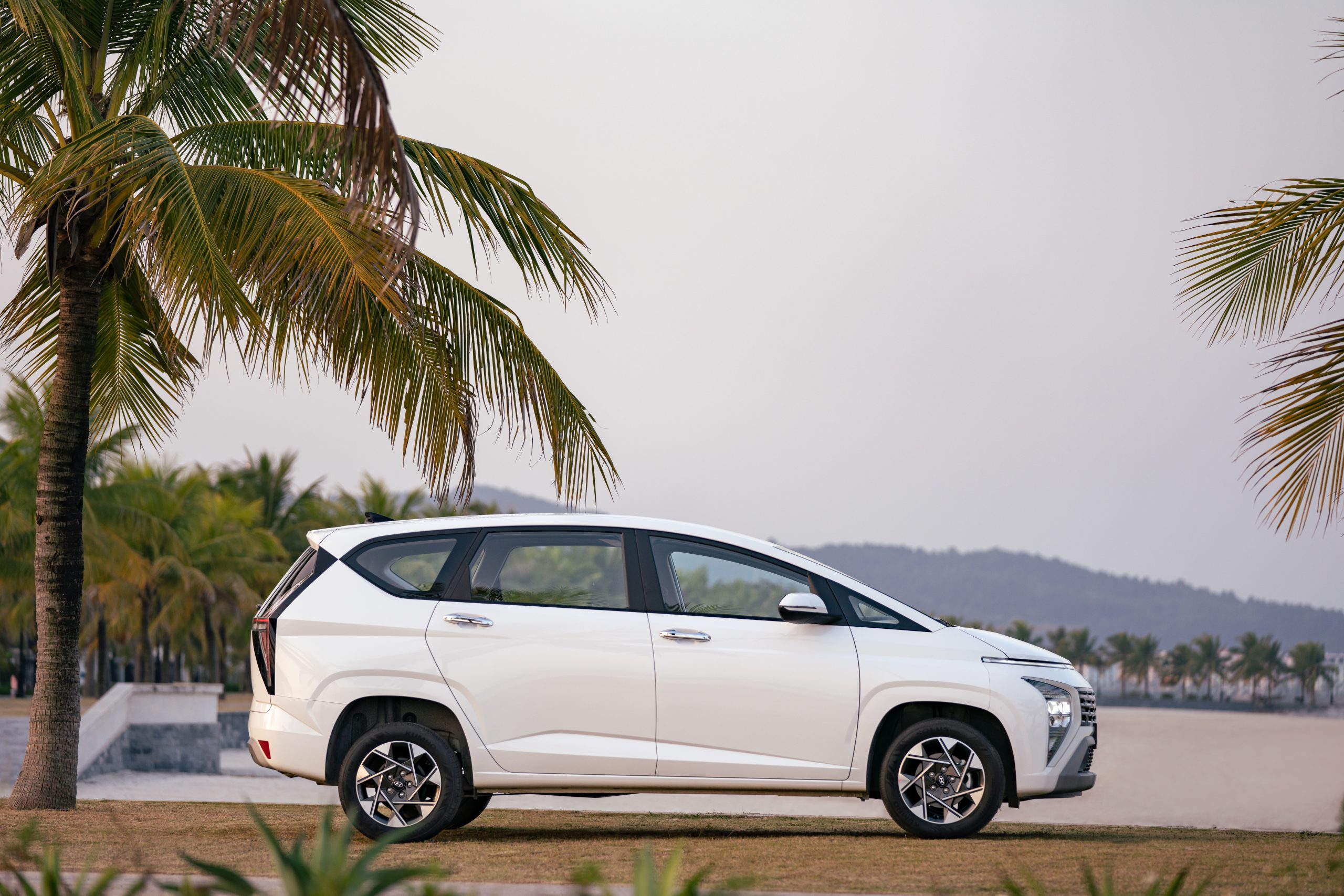 Hyundai Stargazer – Chiếc MPV “ngon” bị đặt sai vị trí trên thị trường Việt 4 Mặt bên Hyundai Stargazer