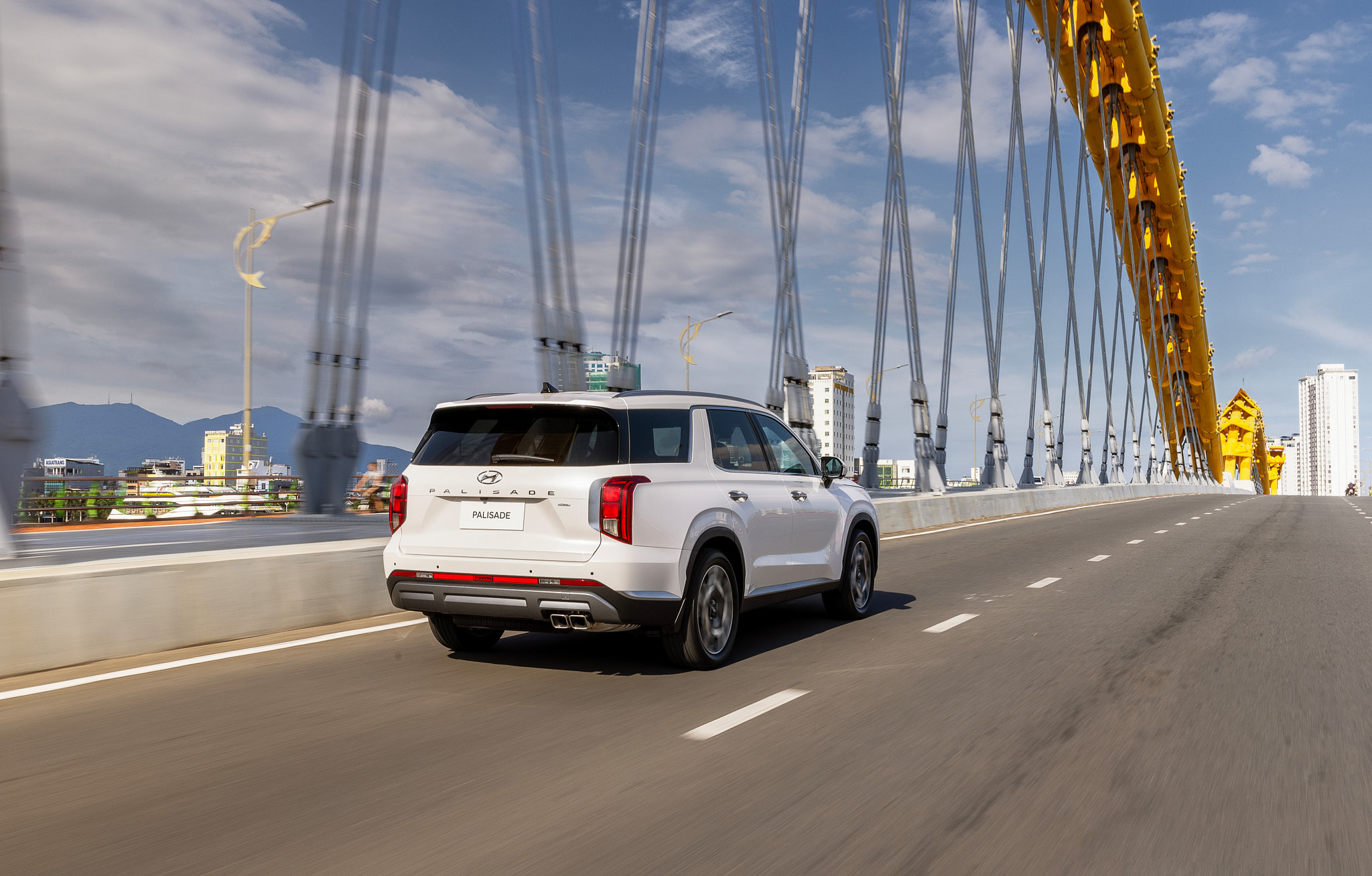 Đánh giá Hyundai Palisade 2025: SUV 7 chỗ cao cấp, rộng rãi và nhiều tiện nghi 6 Mặt sau Hyundai Palisade