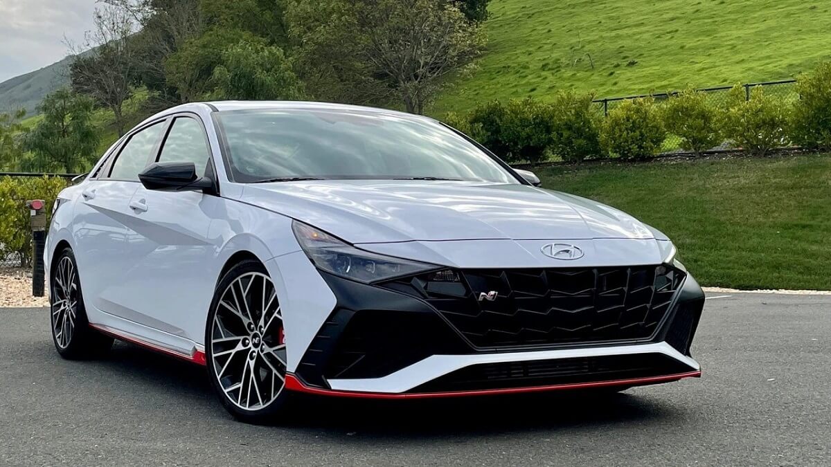 Mặt trước Hyundai Elantra N Line trắng