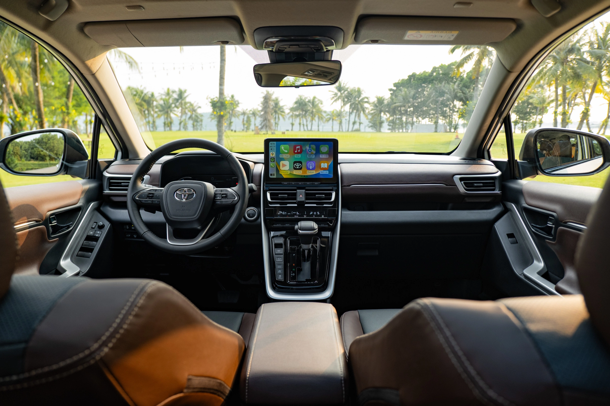 So sánh công nghệ các mẫu MPV mới nhất tại Việt Nam: Hyundai Custin có đang chiếm ưu thế? 9 Nội thất Innova Cross