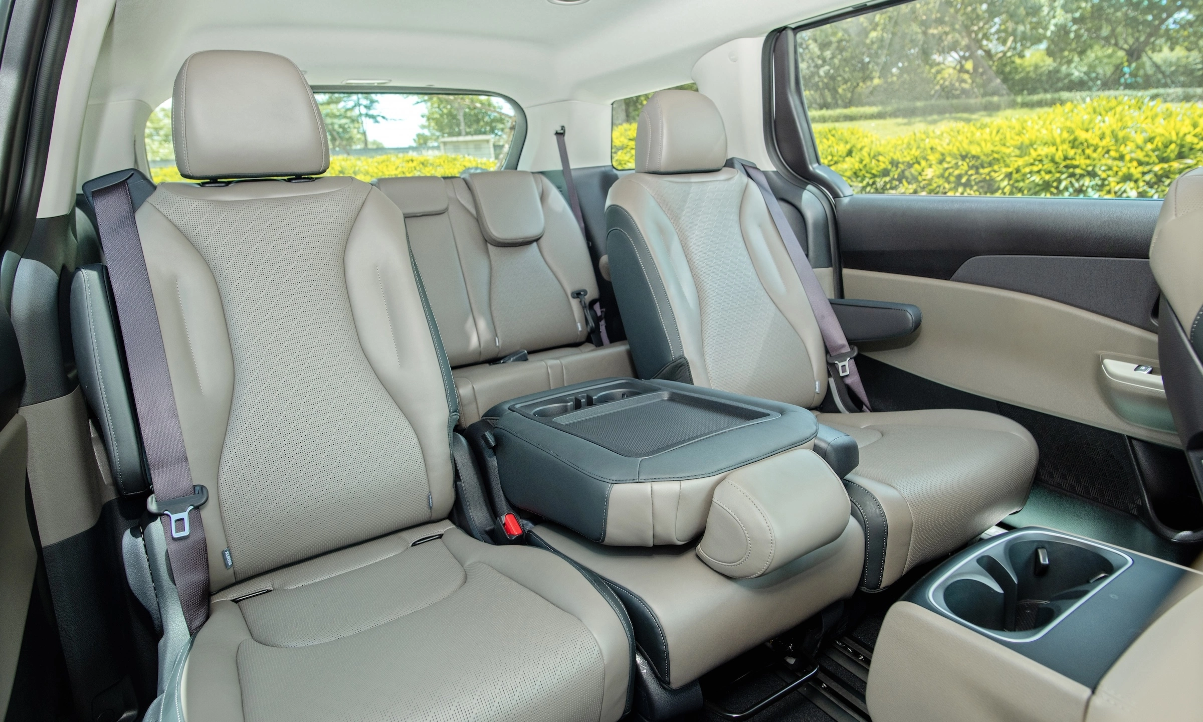 So sánh công nghệ các mẫu MPV mới nhất tại Việt Nam: Hyundai Custin có đang chiếm ưu thế? 6 Nội thất KIA Carnival