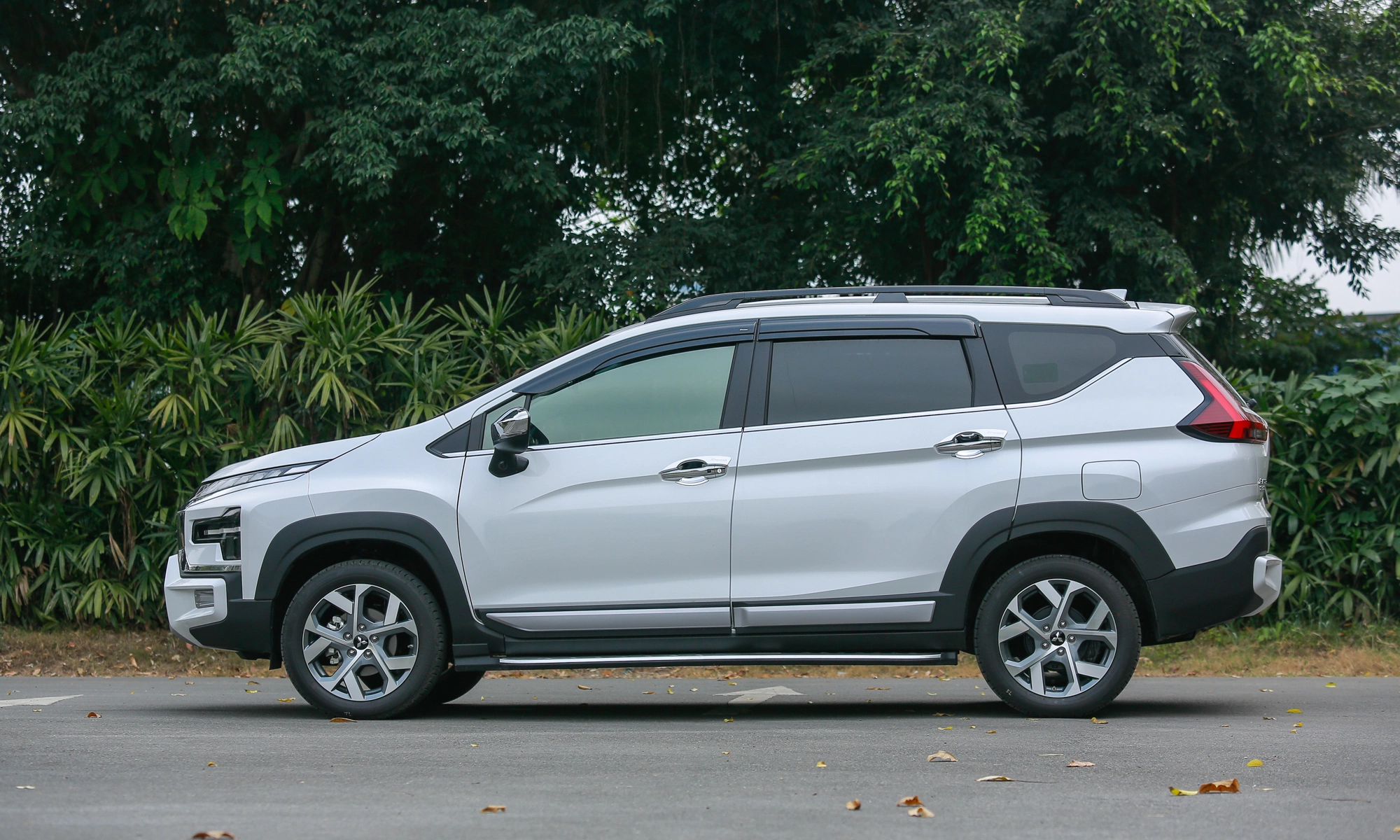 So sánh Hyundai Stargazer và Mitsubishi Xpander: Chọn MPV giá rẻ nào phù hợp với bạn? 6 Thân xe Mitsubishi Xpander