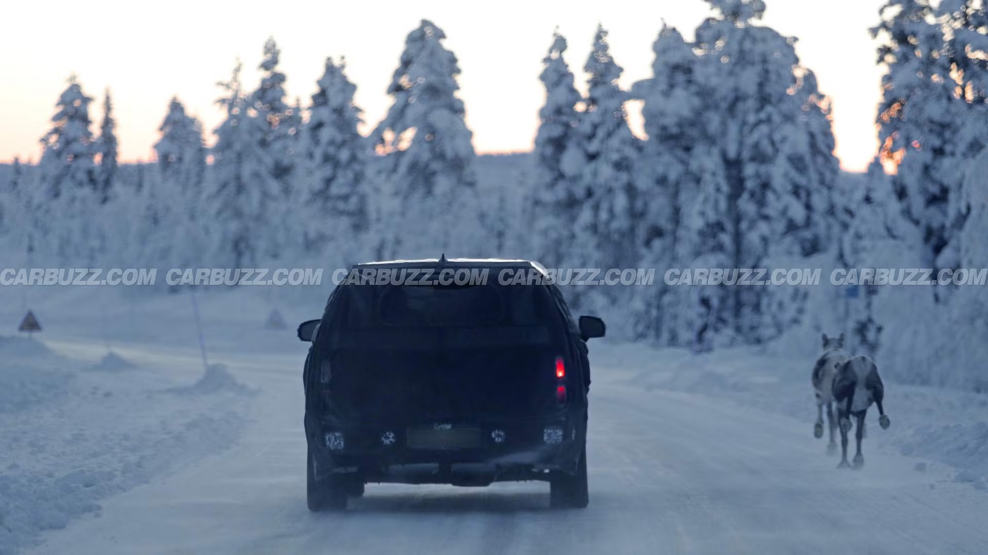 Hyundai Santa Fe Facelift 2027: Lột Xác Thiết Kế, Bỏ Đèn Chữ H Và Có Bản Chạy Điện EREV 2 hyundai santa fe facelift chay thu 7 1769567014739 17695670151651547109055