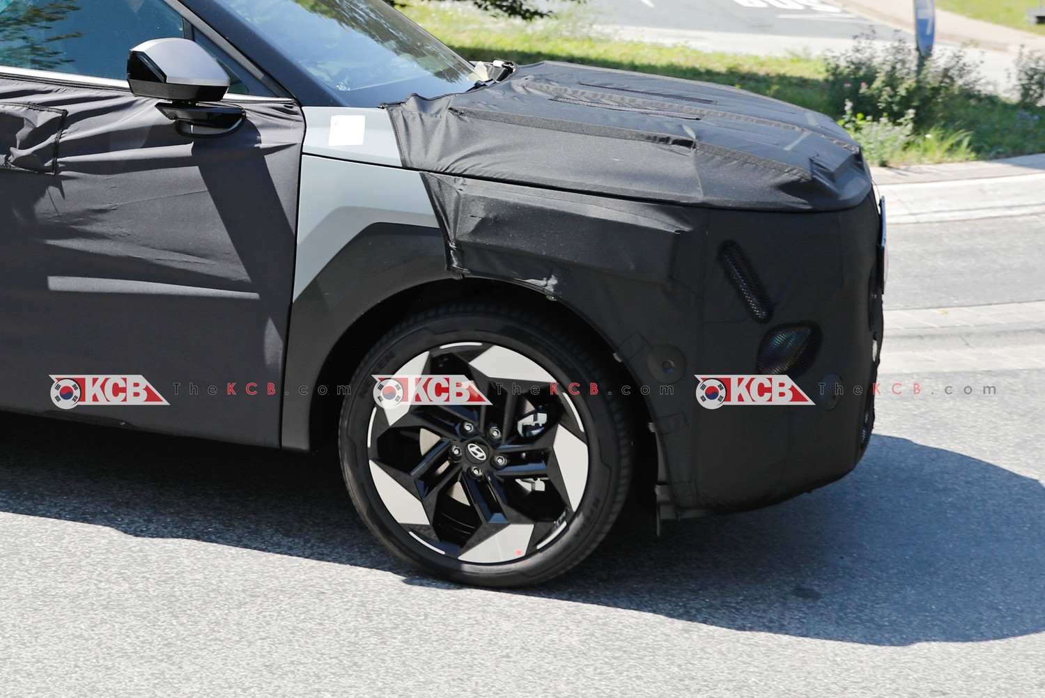 Hyundai Tucson 2026: Thiết Kế Giống Santa Fe, Công Nghệ Đỉnh Cao 4 hyundai tucson nx5 spied in europe 4