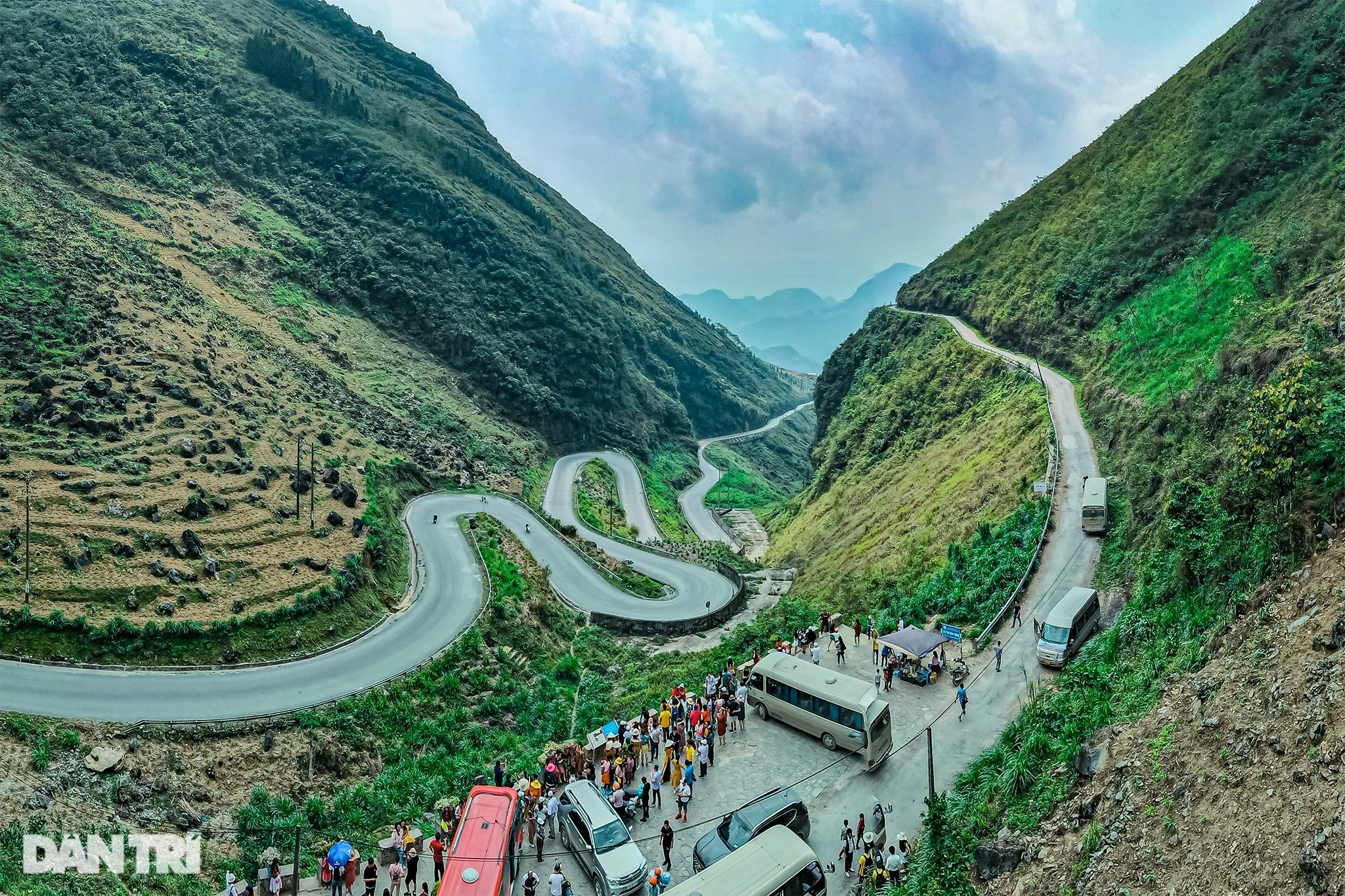 lai xe duong deo dung de tai nan roi moi han minh lai xe au 1775618800231