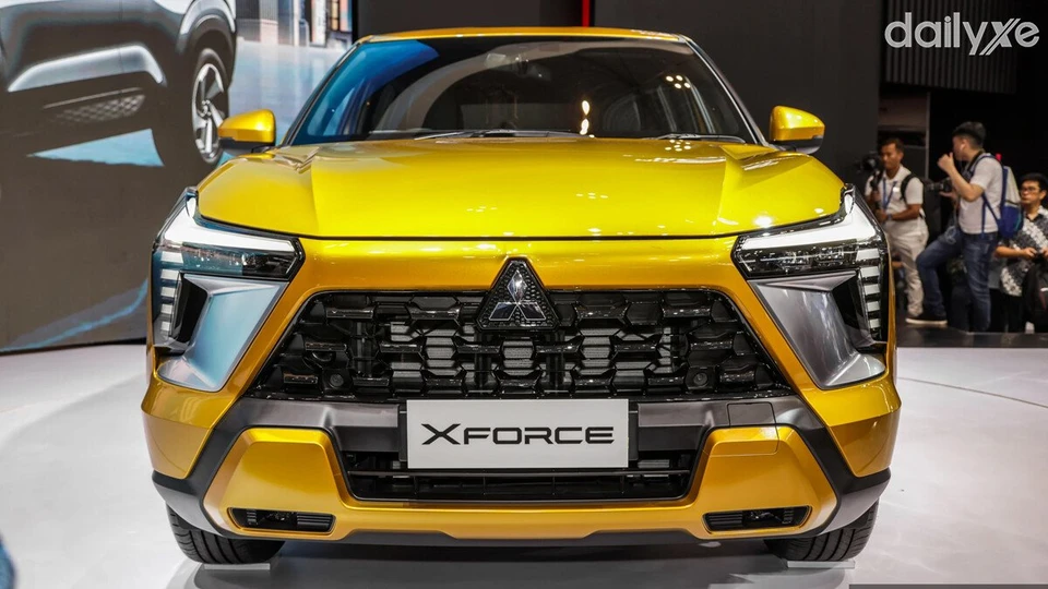 Mặt trước Mitsubishi XForce