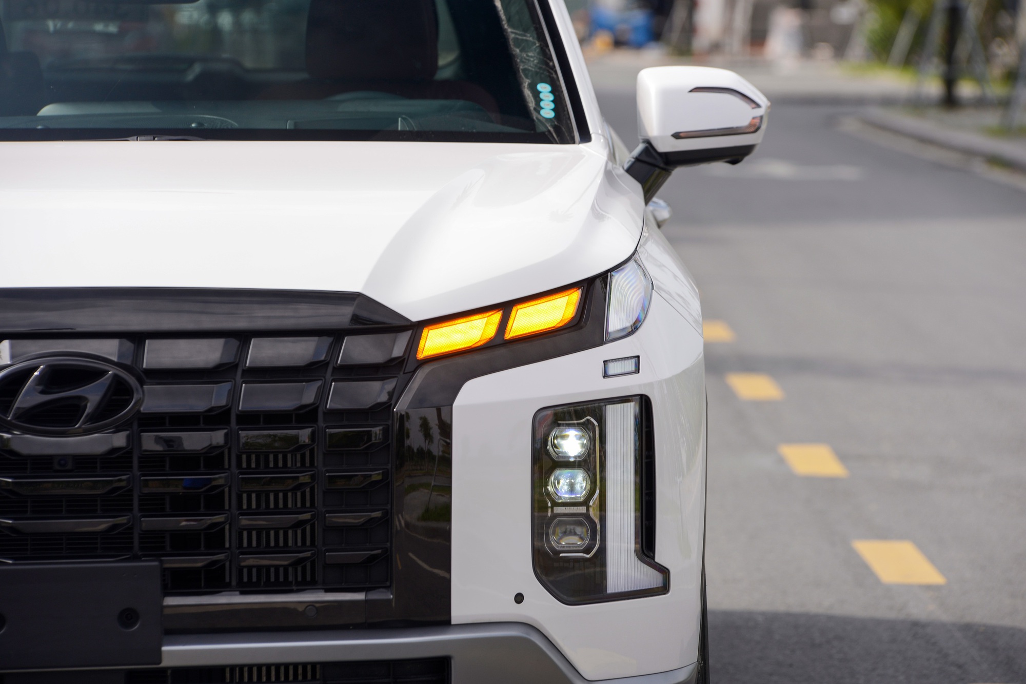 Trải Nghiệm Hyundai Palisade Giá Từ 1,3 Tỷ: SUV Cỡ Lớn Sang Trọng, Tiết Kiệm Cho Doanh Nhân 3 Đường nét tinh xảo, thiết kế chỉn chu, hệ thống LED Projector và Led định vị ban ngày trên Palisade